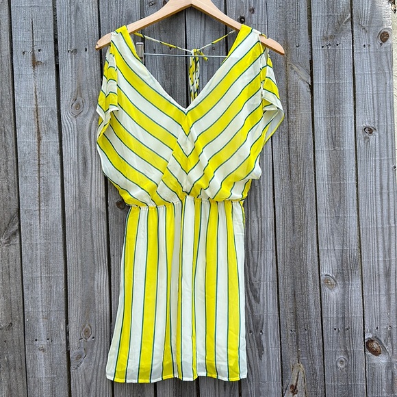 Jealous Tomato Dresses & Skirts - EUC Jealous Tomato Yellow, Cream and Navy Striped Dress